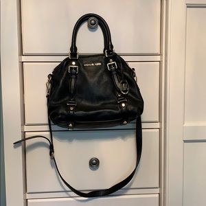 FLASH SALE ⭐️Michal Kors⭐️ Genuine Leather bag